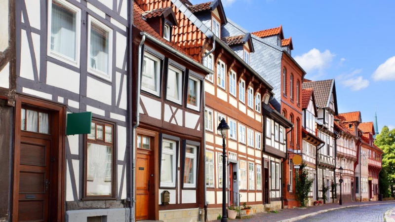 Korsvirkeshus langs gata i Hildesheim